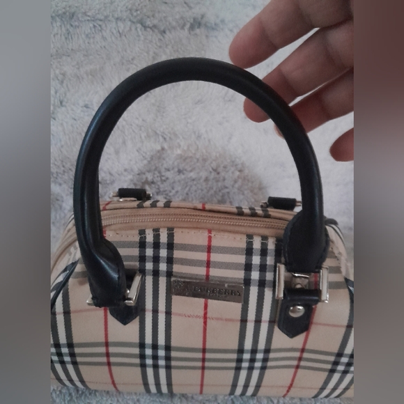 Vinrage Burberry london Beige Plaid Handbag - Picture 14 of 15